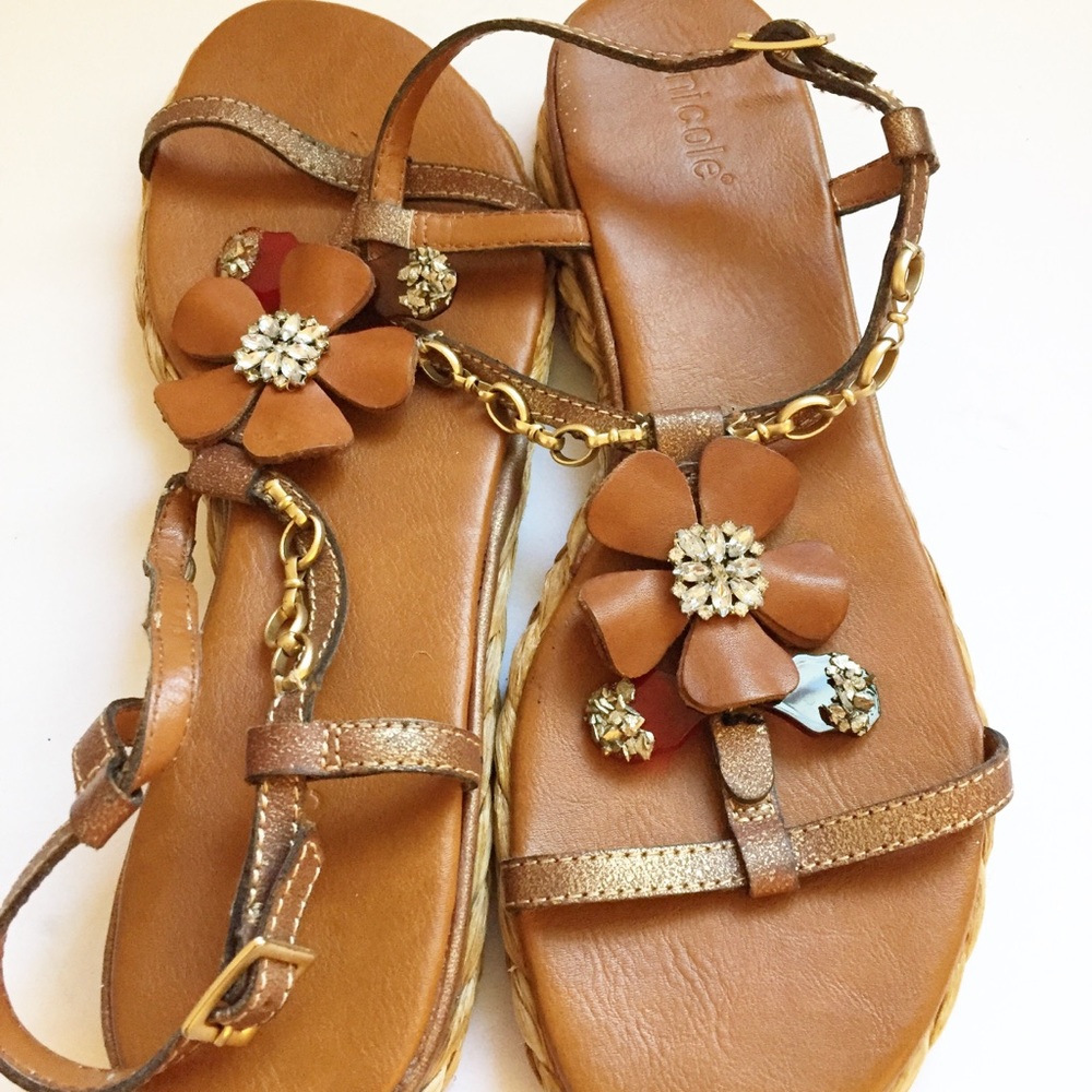 Nicole Camel Pout Leather Sandal